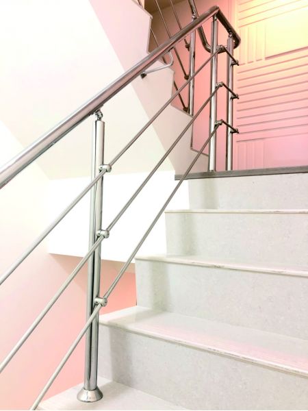 Primary color polishing of stainless steel cross bar shuttle stair handrail railing